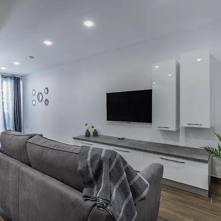 Sandstone A8 Marsascala - 15minute Drive To Valletta Apartamento